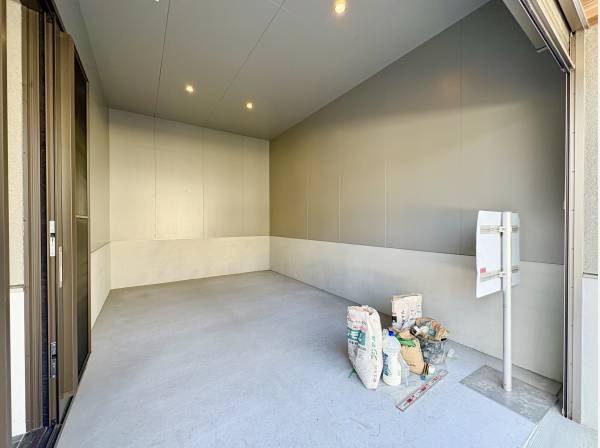 ガレージスペースは大きいお車でも安心してお停めできます