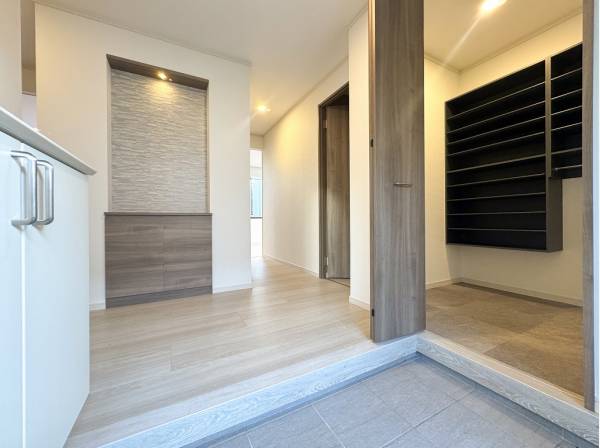 エントランスに隣接したSICはベビーカーなども置けそうな広さ