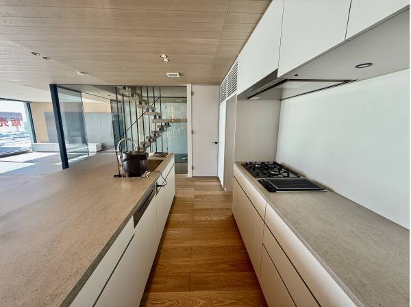 収納豊富なキッチン