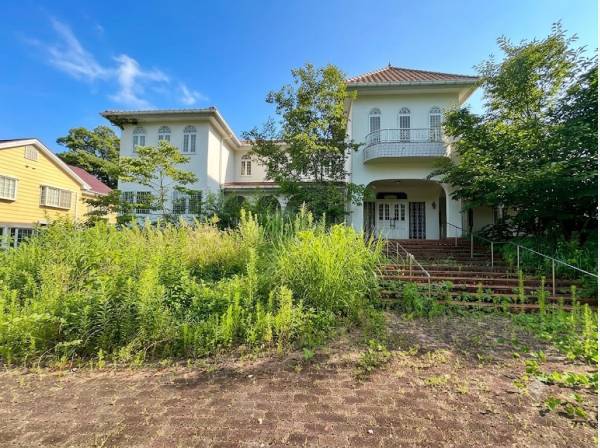 敷地内の素敵な建物/リフォームをして使うも有りかと思います