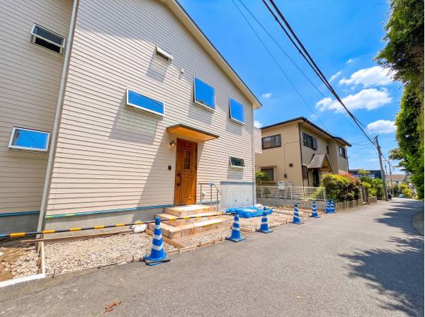 車通りも少ない閑静な現地