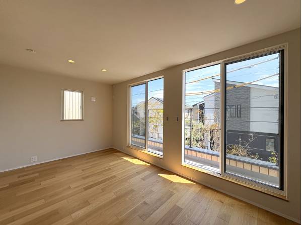南向きの主寝室は仕切り壁で２部屋に分けることもできます