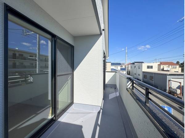 2部屋から行き来可能なワイドバルコニ