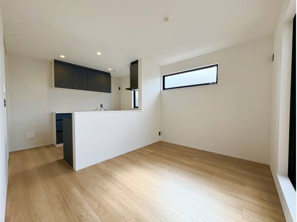 ダイニングとリビングが分けて使いやすい作り！