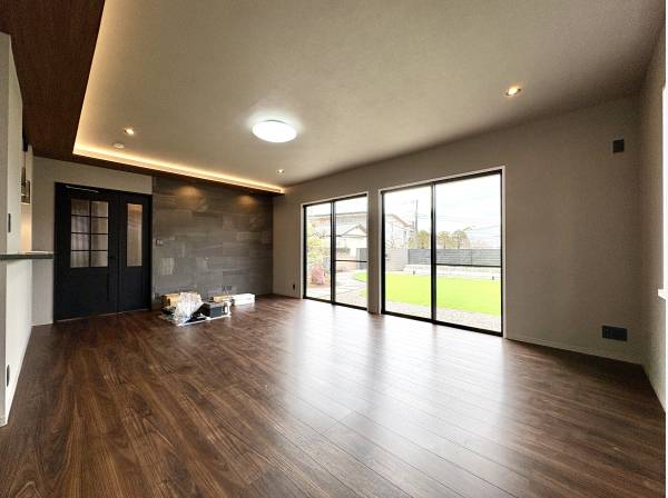 1階リビングからは大きなお庭へつながります。