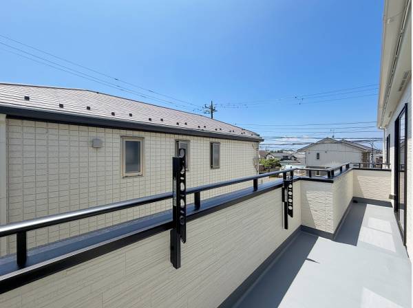 陽当たり良好なワイドバルコニーはお洗濯物が良く乾きそう