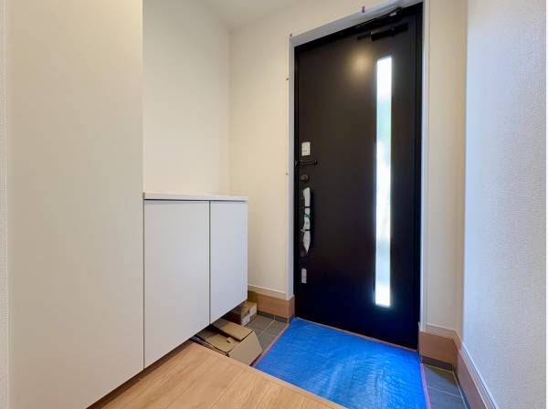 収納備わる玄関ホール