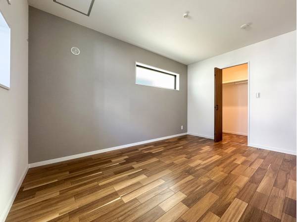 約7帖の主寝室にはWICが完備されています