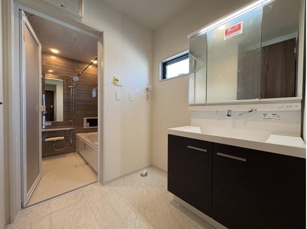 洗面所もゆったりと。