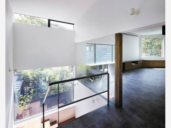 壁をなくし高低差で仕切る開放的なデザインがとても素敵