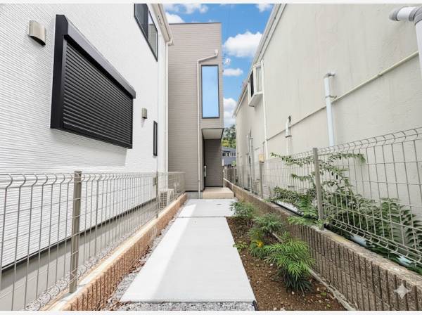 外観です、カースペース1台あり