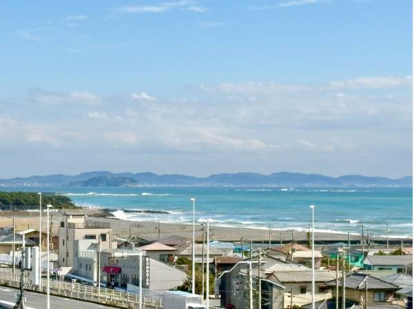 遠くに江の島を望む！季節や時間で表情を変えるオーシャンビュー
