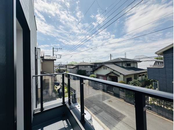2階バルコニーから抜けた景色をご覧いただけます