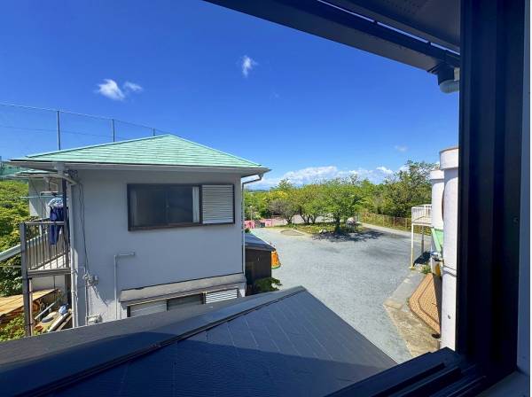 桜山公園方向はスパッと抜けた眺望に。