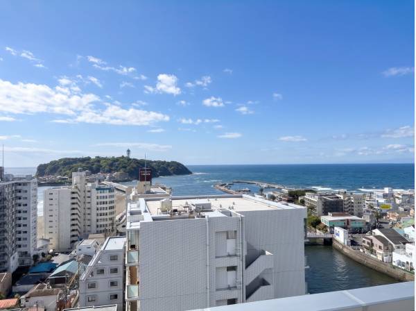 屋上のスカイラウンジからは海、江の島、富士山が一望できます！