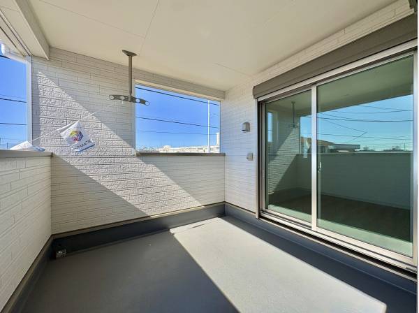 広いインナーバルコニーは用途を決めず使い方は色々です。