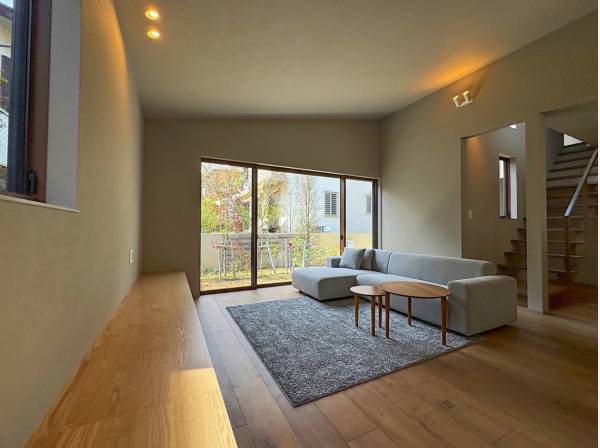 緑、光を感じながら過ごすくつろぎの時間。空間の美しさが際立ちます。