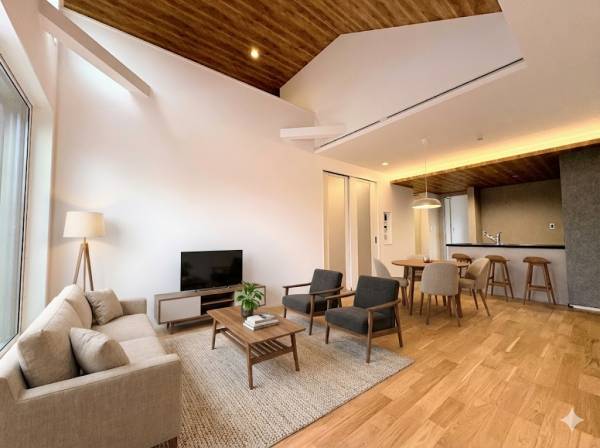 吹き抜けの開放感あるLDK