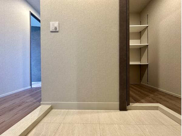 玄関には大型のSICを完備