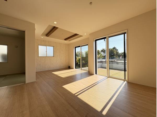 折り上げ天井で開放感もあります。