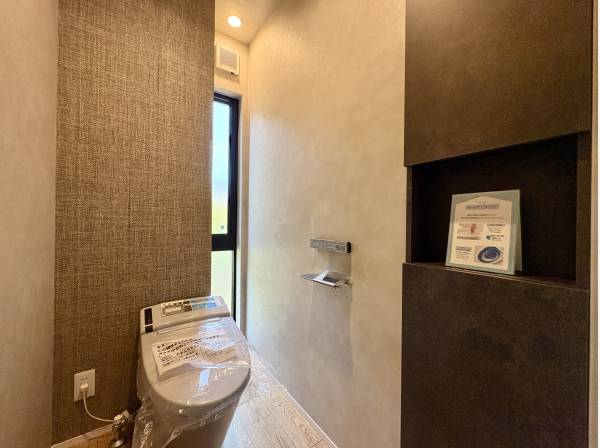 すっきりとしたタンクレストイレ