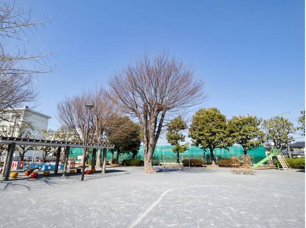 大塚戸公園まで徒歩3分（約230m）