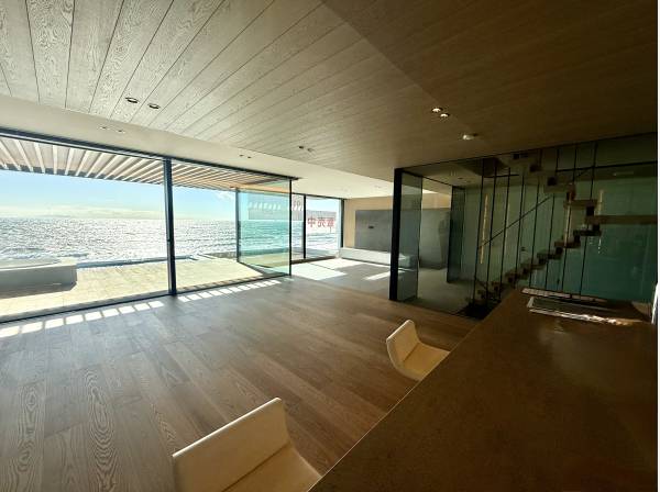 リビング・ダイニング・キッチンが緩やかにつながる大空間。