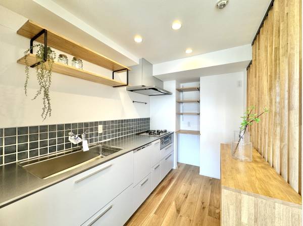 造作キッチンで料理時間もワクワク！