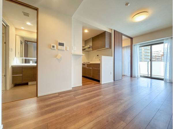 リビングダイニングには床暖房を完備！