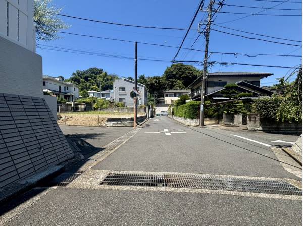 前面道路は約5mございます