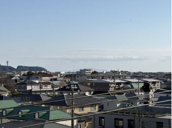 江ノ島も望みます