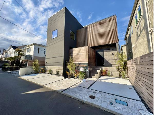 開放感のある南道路です、採光や通風が充分確保された心地良い住空間が望めます