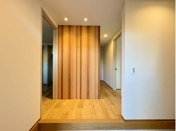 玄関ドアを開けると、インパクトあるお洒落な空間！