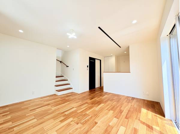 ご家族が集う13.6畳のLD。リビング階段で自然と会話が生まれます