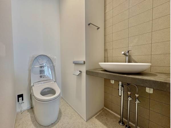 トイレにはホテルのような手洗い場があり、トイレも楽しくなりますね！