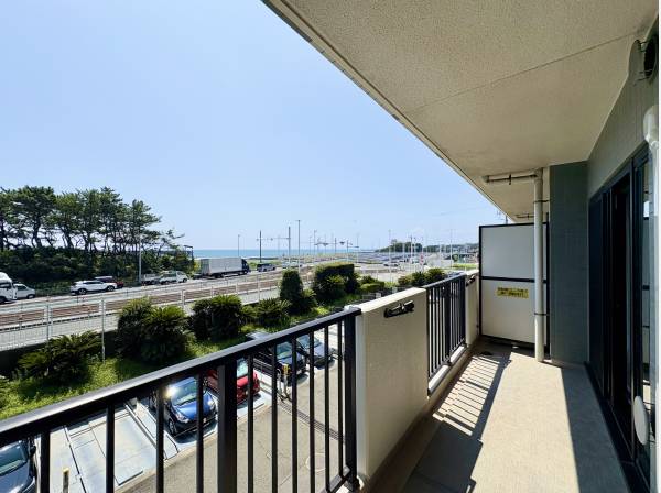 バルコニーには心地よい海風が入り込みます！