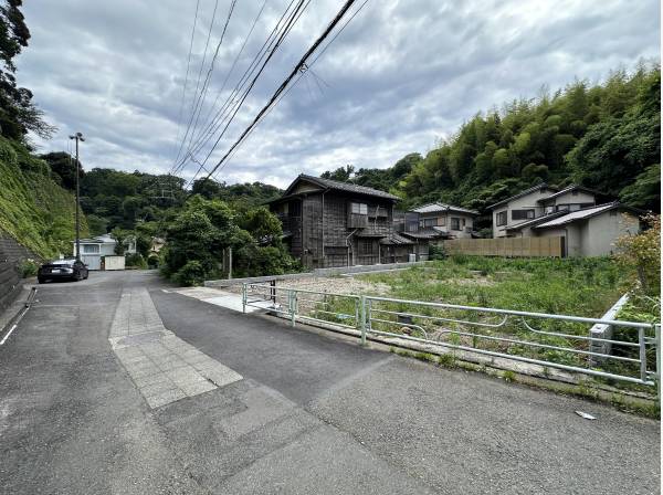 前面道路も広々