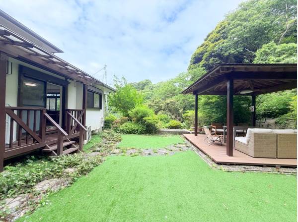 敷地は約210坪と緑あふれる広々空間