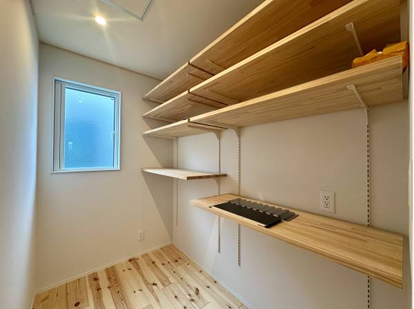 大型のパントリーを完備