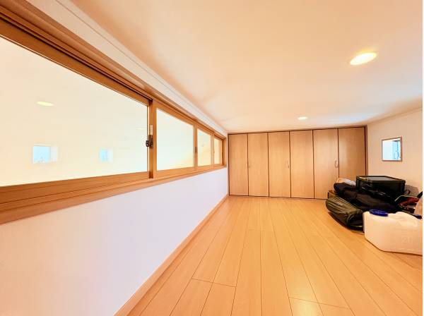 収納力を大いに高めてくれる小屋裏収納６帖