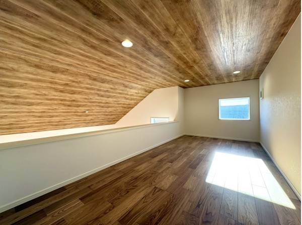 多目的に使えるロフト付き。秘密基地のようなワクワク感を。