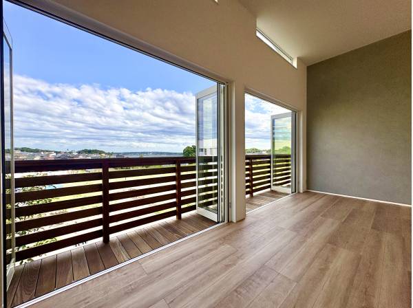 開放的で、心まで明るくなる。家族が主役のひだまりリビング。