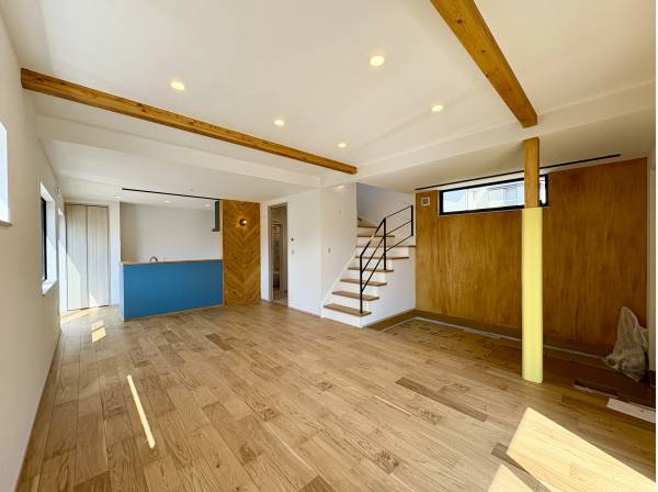 折り上げ天井のため開放感がございます！