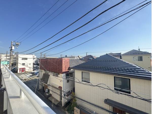 抜け感を愉しめる3階バルコニー