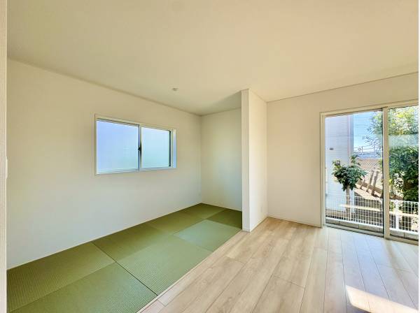 LDKの隣には、ホッと落ち着ける畳コーナーを設置。