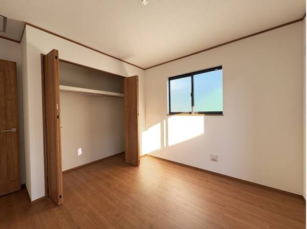 収納豊富な洋室