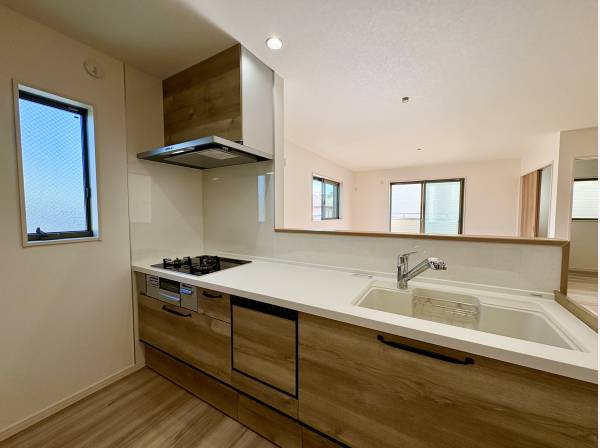 食洗器付きの対面式システムキッチン