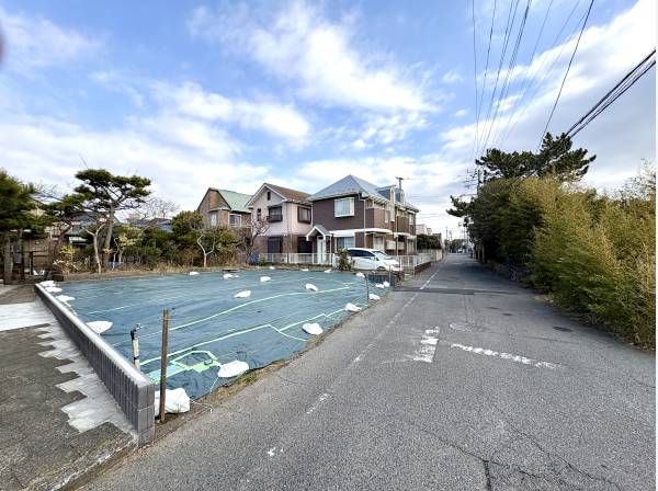 前面道路もゆとりがあるので駐車も楽々です。