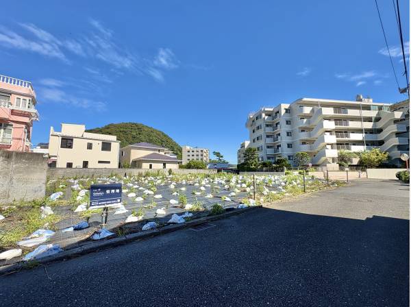 広い間口、218坪の明るい敷地です
