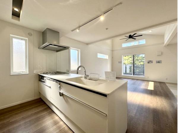 全体を見渡すオープンキッチン